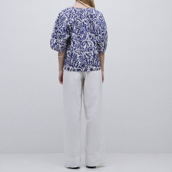 YERSE : Chemise col tunisien floral indigo – Image 3
