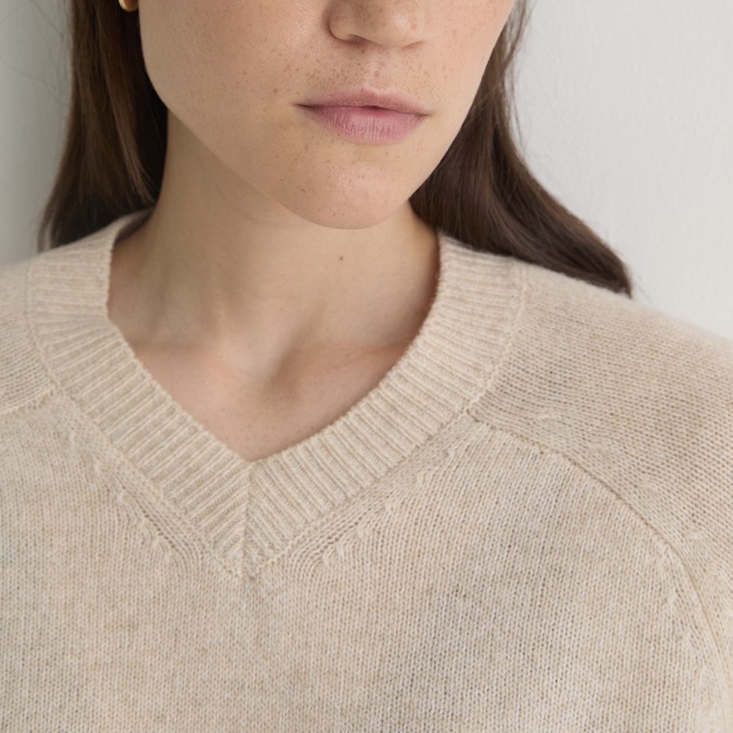 YERSE : Pull V en mélange de laine RWS écru – Image 2